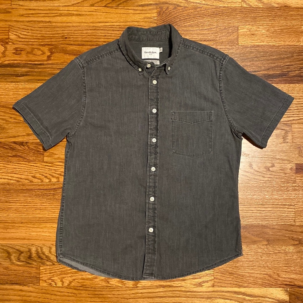 Gray Denim short sleeve button down shirt size M